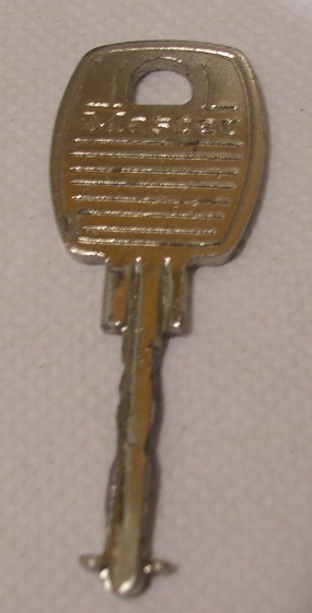 File:Warded MasterLock skeleton key.jpg