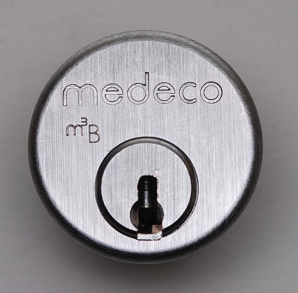 File:Medeco Bilevel cylinder.jpg