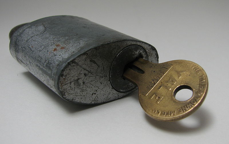 File:Yale unk 1-key-in-lock.JPG