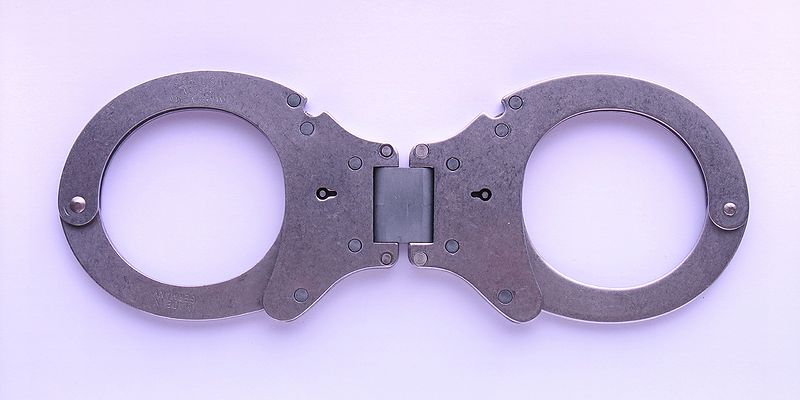 File:Clejuso handcuffs.jpg