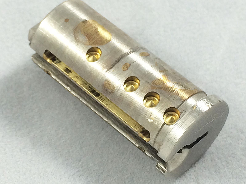File:Sargent Signature plug side pins.jpg