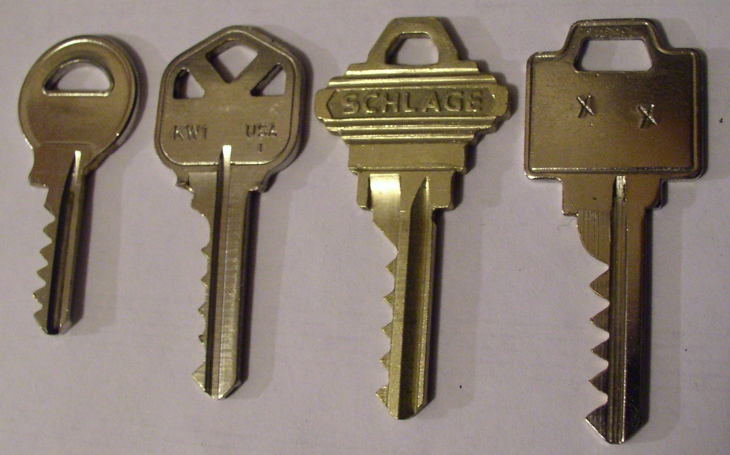 Бан ключи. Ключ сувальдный складной 704 02. Бампинг замков. Ключ от замка ИЭК 22. Ключ плоский дверной.