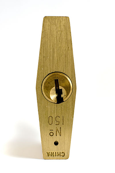 File:Master Lock 150 keyway - FXE47767.jpg