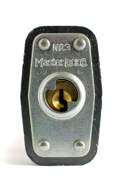File:Master Lock 3 keyway - FXE47772.jpg