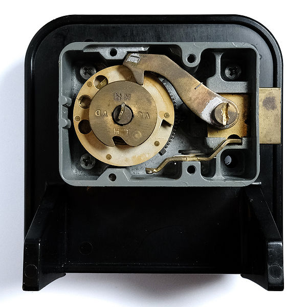 File:S & G 6730 back open - FXE48015.jpg