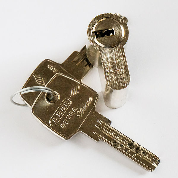 File:Abus EC700 euro cylinder - FXE47625.jpg