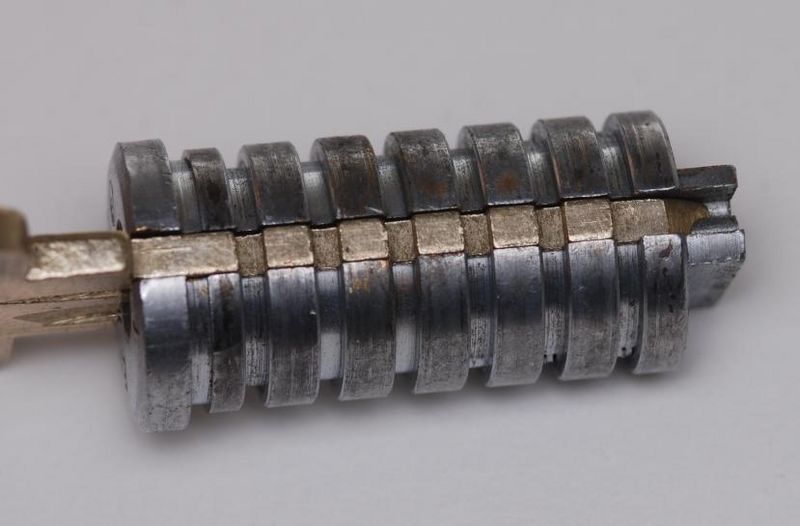 File:Corbin Emhart plug key.jpg