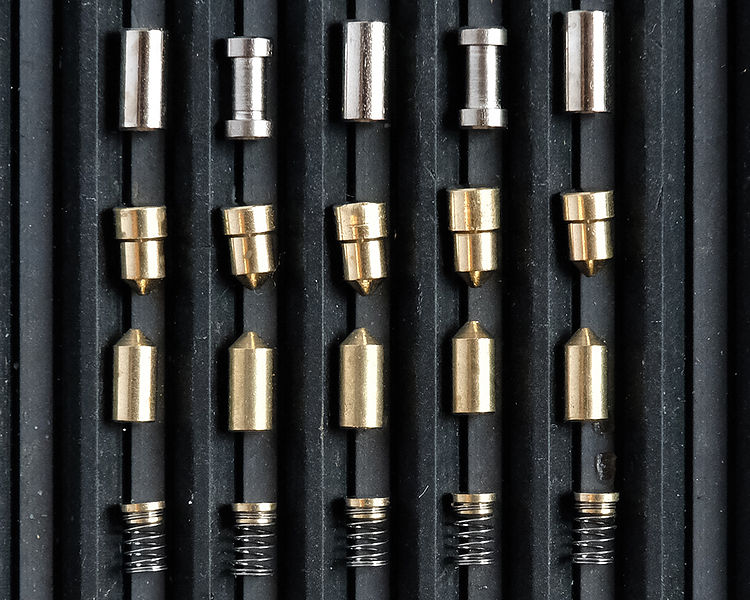 File:Kale Kilit 164 BNE - pins - FXE46966.jpg