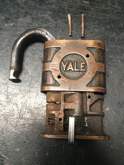 Yale 850 9.jpg