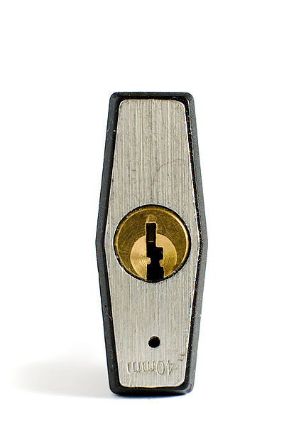 File:Master Lock 141 keyway - FXE47771.jpg