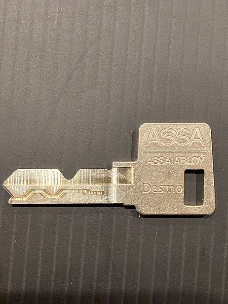 File:ASSA Desmo cam lock key-GWiens2001.jpg