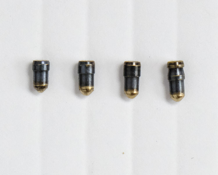 File:West 916 pin sizes - FXE47594.jpg
