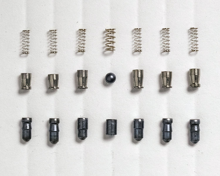 File:V18 side pins new - FXE47612.jpg