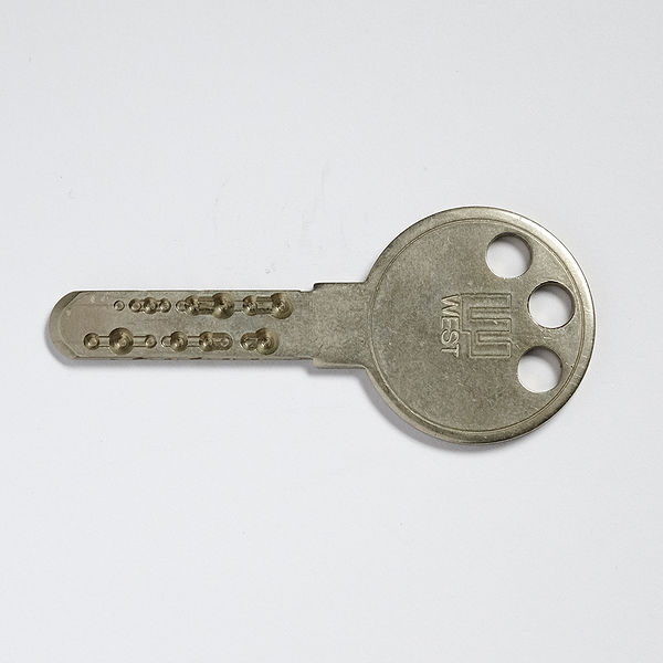 File:West 917 key - small - FXE47524.jpg