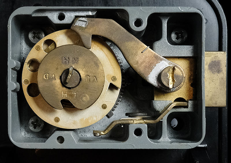 File:S & G 6730 components - FXE48015.jpg