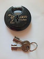 ABUS 25 70 Diskus with keys.jpg