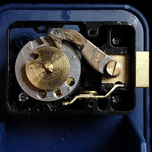 File:S & G 6730 components blue - FXE48011.jpg