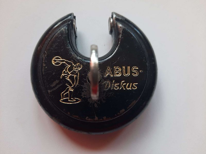 File:ABUS 25 padlock key open.jpg