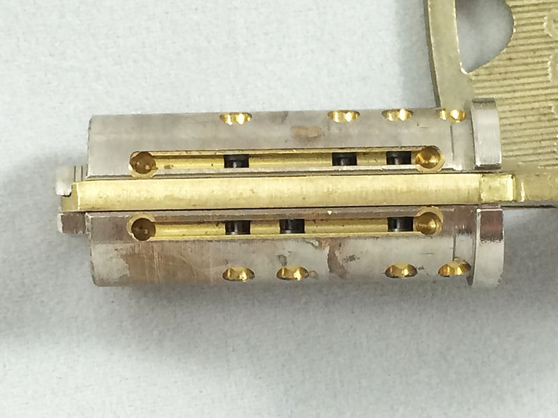 File:Sargent Signature side pins aligned.jpg