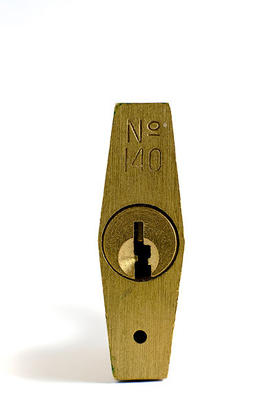 File:Master Lock 140 keyway - FXE47765.jpg