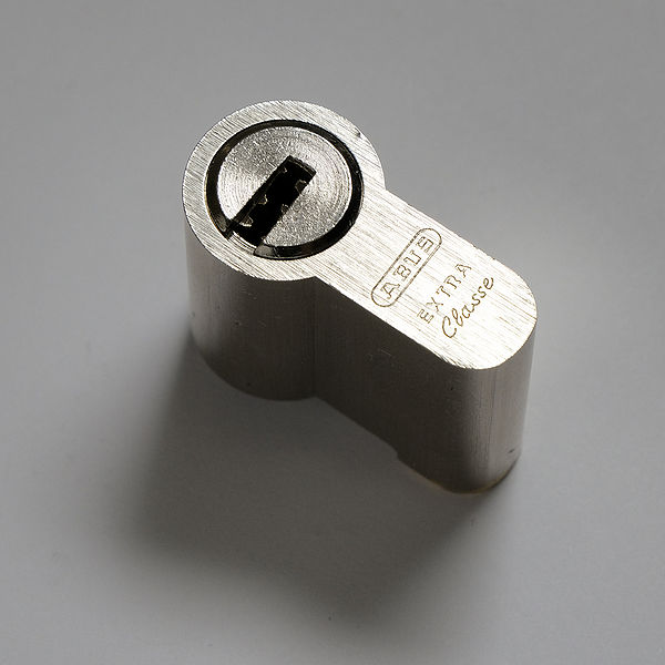 File:ABUS EC700 cut euro cylinder - FXE47684.jpg